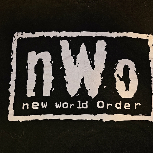 NWO - NEW WORLD ORDER WRESTLING LOGO SHORT SLEEVE T-SHIRT L Large WWE Authentic - Picture 2 of 9